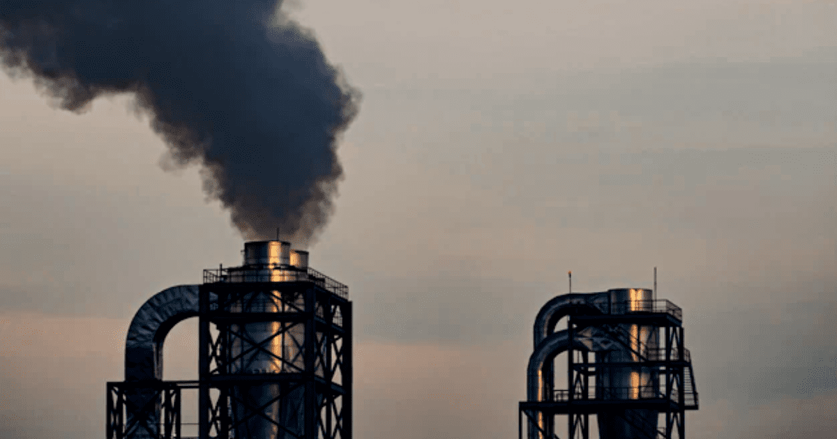 В Джалал-Абаде приостановили работу асфальтобетонного завода — жители жаловались на черный дым