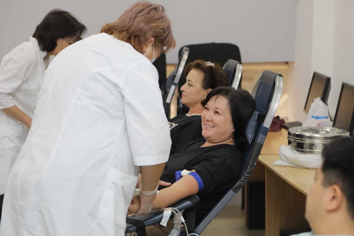 Творить добро просто! Сотрудники MegaCom сдали около 20 литров донорской крови