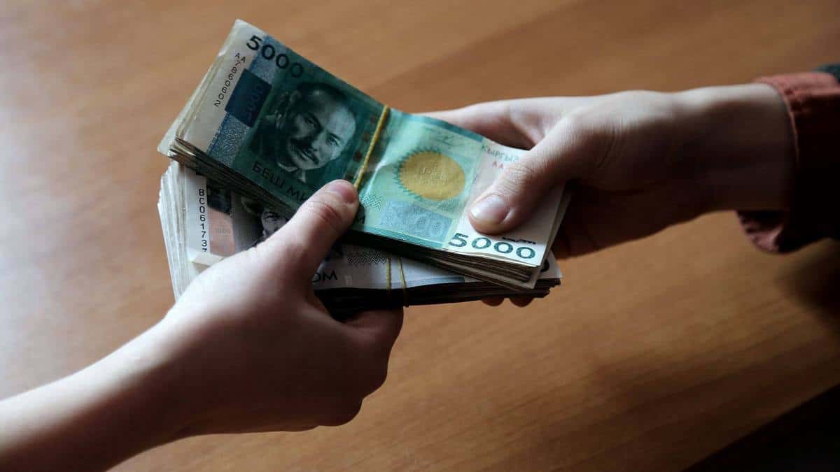 Крупный бизнес могут обязать платить 4-процентный налог с продаж