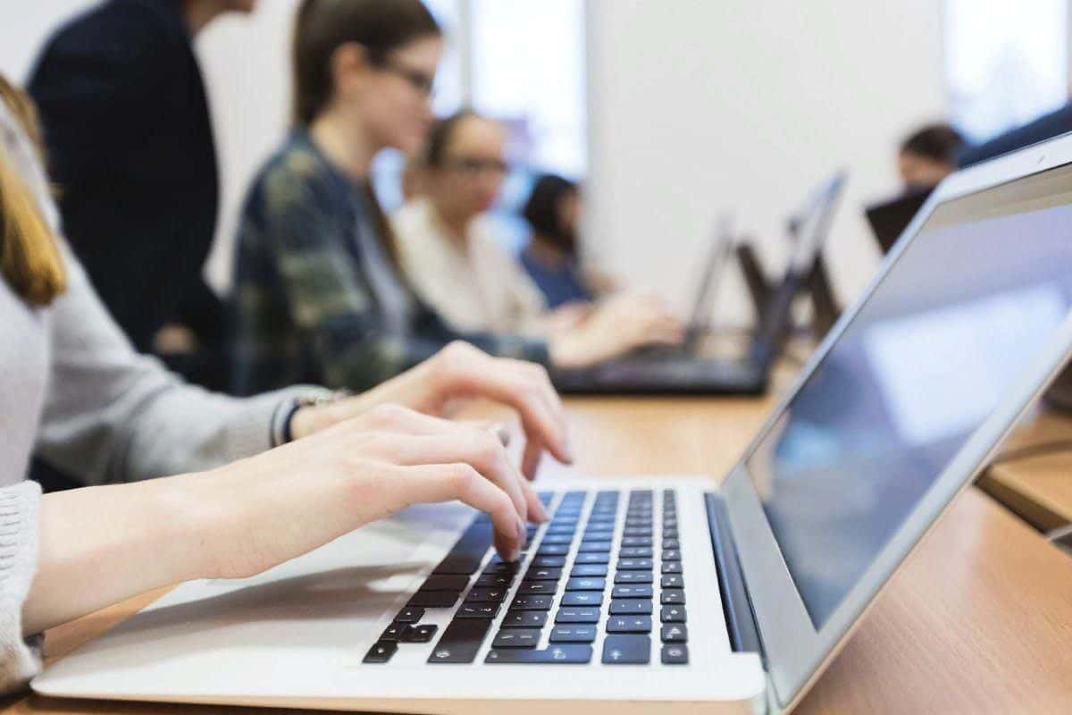 Перед выездом за рубеж мигрантов надо обучать несколько месяцев – Центр по трудоустройству