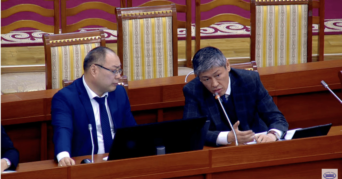 Нацбанк объяснил как работает комиссия при операциях с долларами