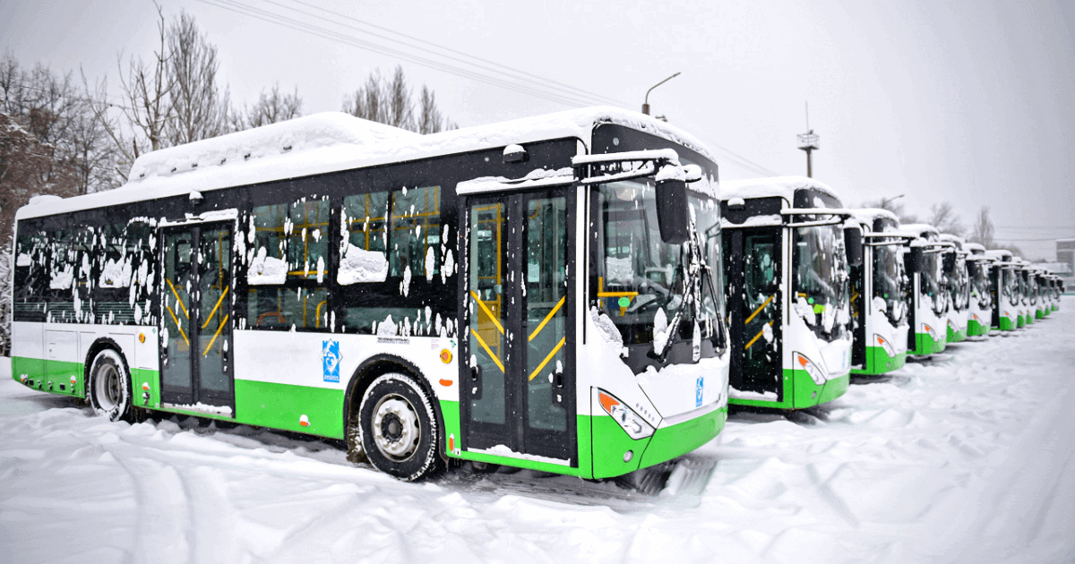 В Бишкек наконец прибыли 20 новых автобусов — еще 100 прибудут позже