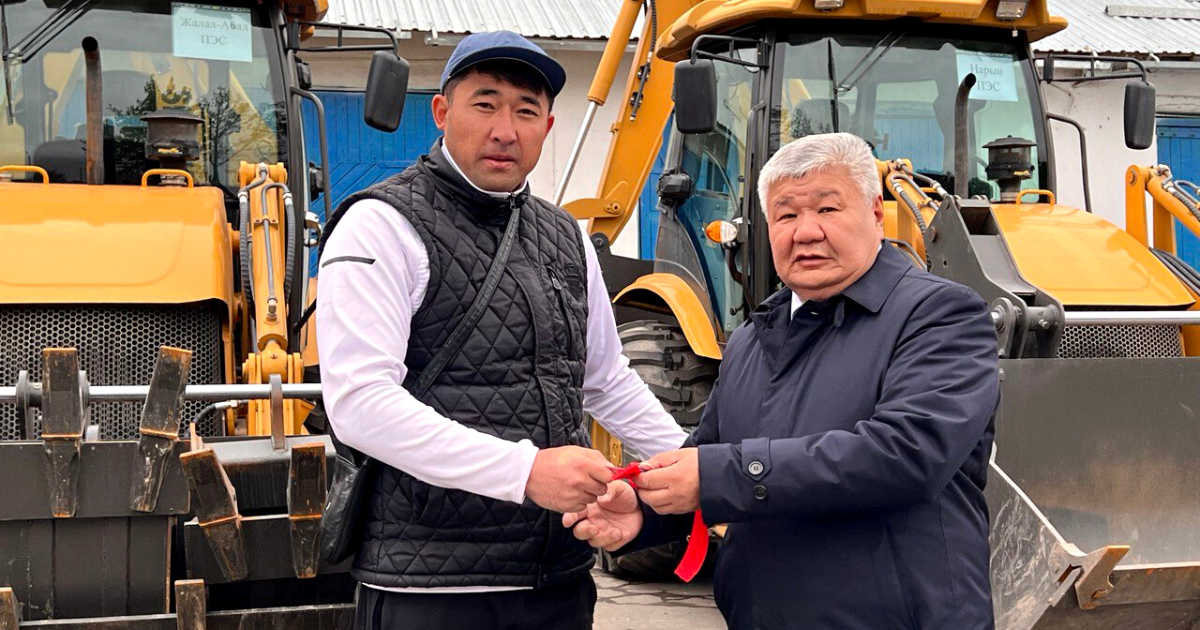Электросетевым предприятиям Кыргызстана передали спецтехнику на 32 млн сомов