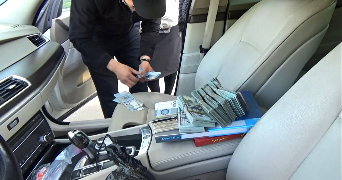 Иностранный директор фармацевтической компании не уплатил 17 млн сомов налогов и пытался дать взятку сотруднику ГКНБ