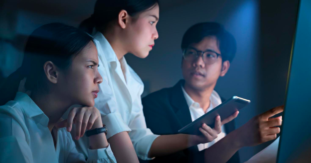 Сколько зарабатывают сотрудники сферы финансов и страхования — статистика